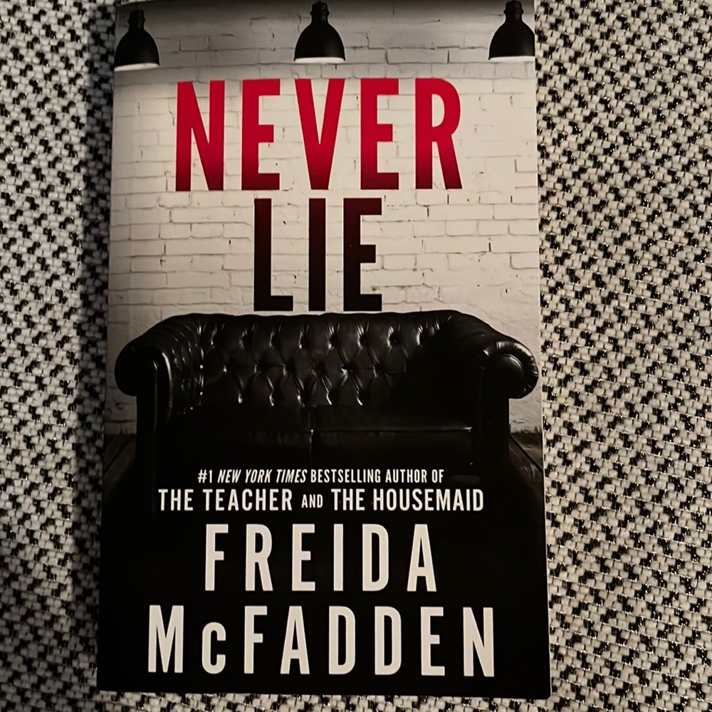 Freida McFadden Never Lie, Paperback